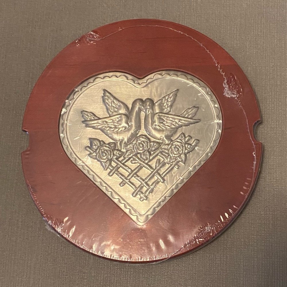 NIP Red Longaberger Be My Valentine Woodcrafts Lid